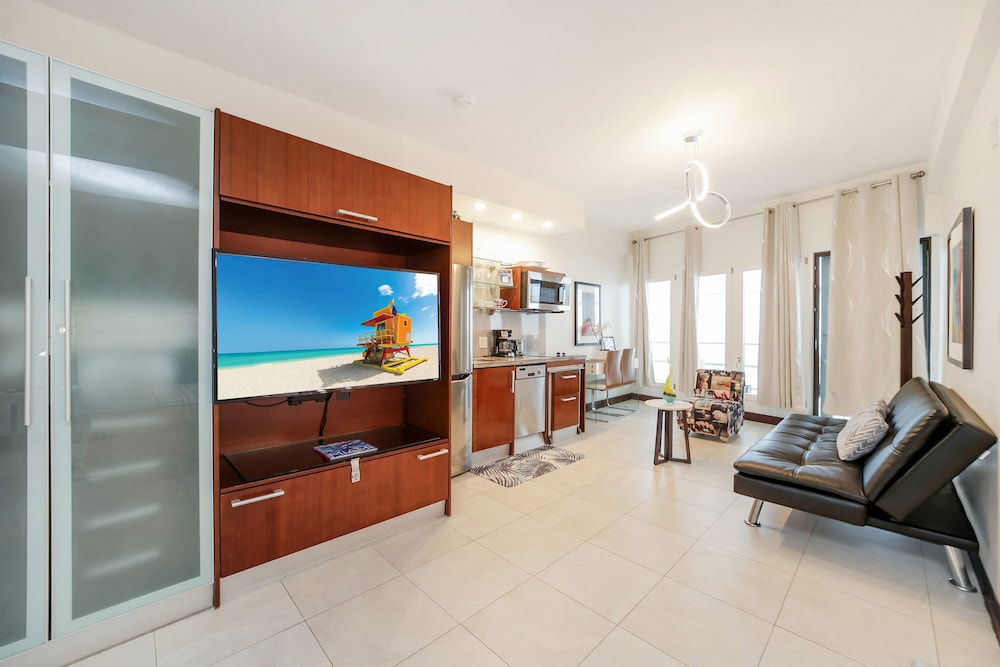 Comfort King Suite with Balcony City View