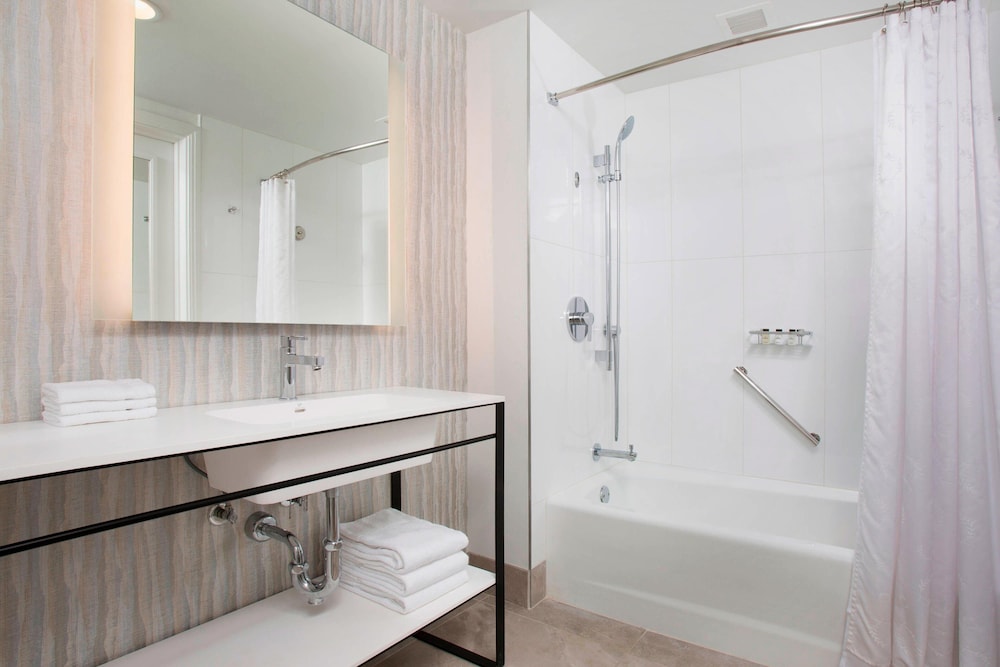 Moana Oceanfront King