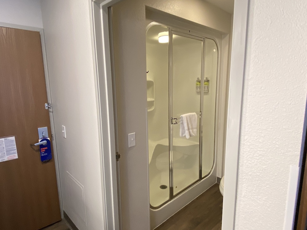 Studio Suite, 2 Queen Beds (Bath/Shower Combo) photo 3