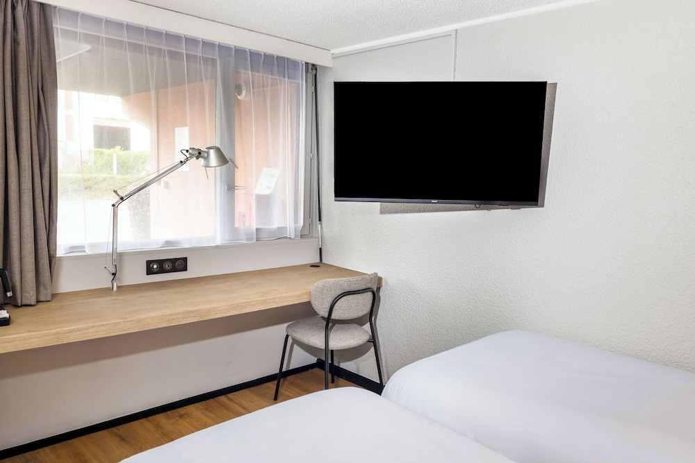 Standard Room, 2 Twin Beds - Photo 3
