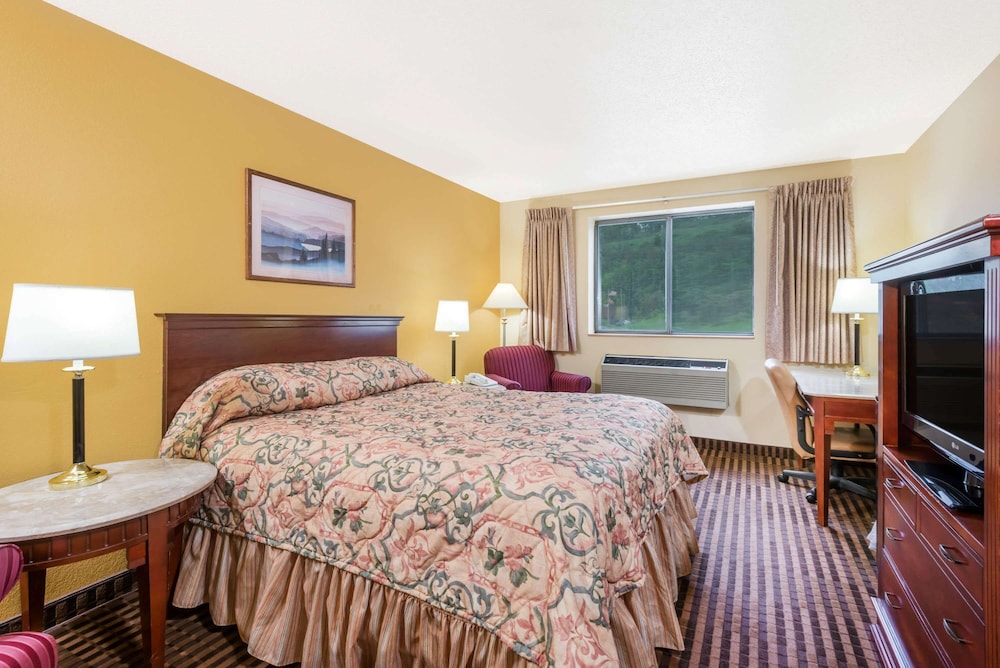 Standard Room, 1 Queen Bed