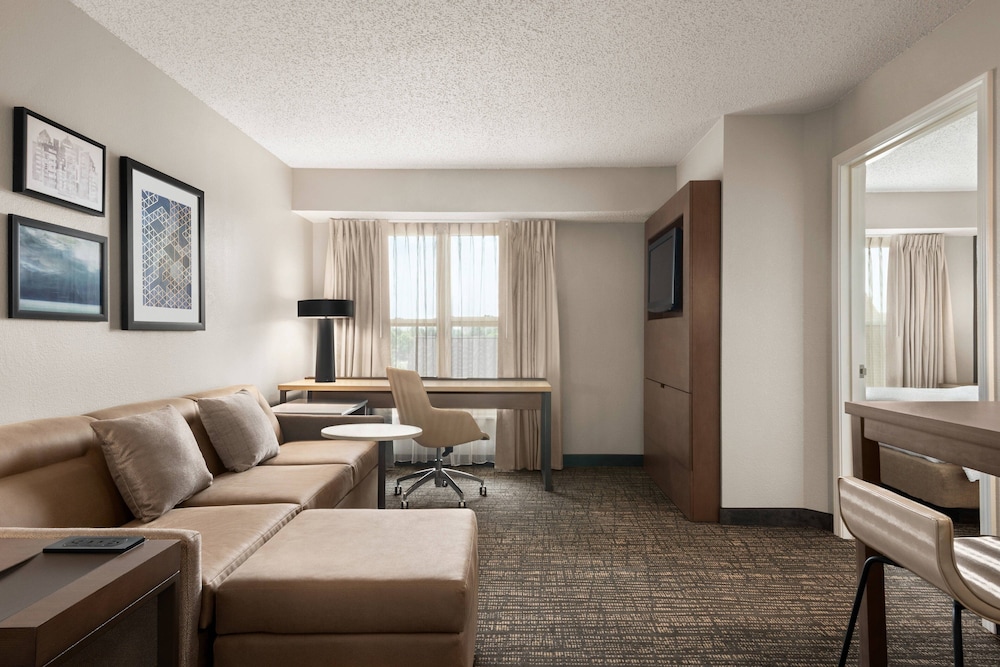 Suite, 1 Bedroom - Photo 1