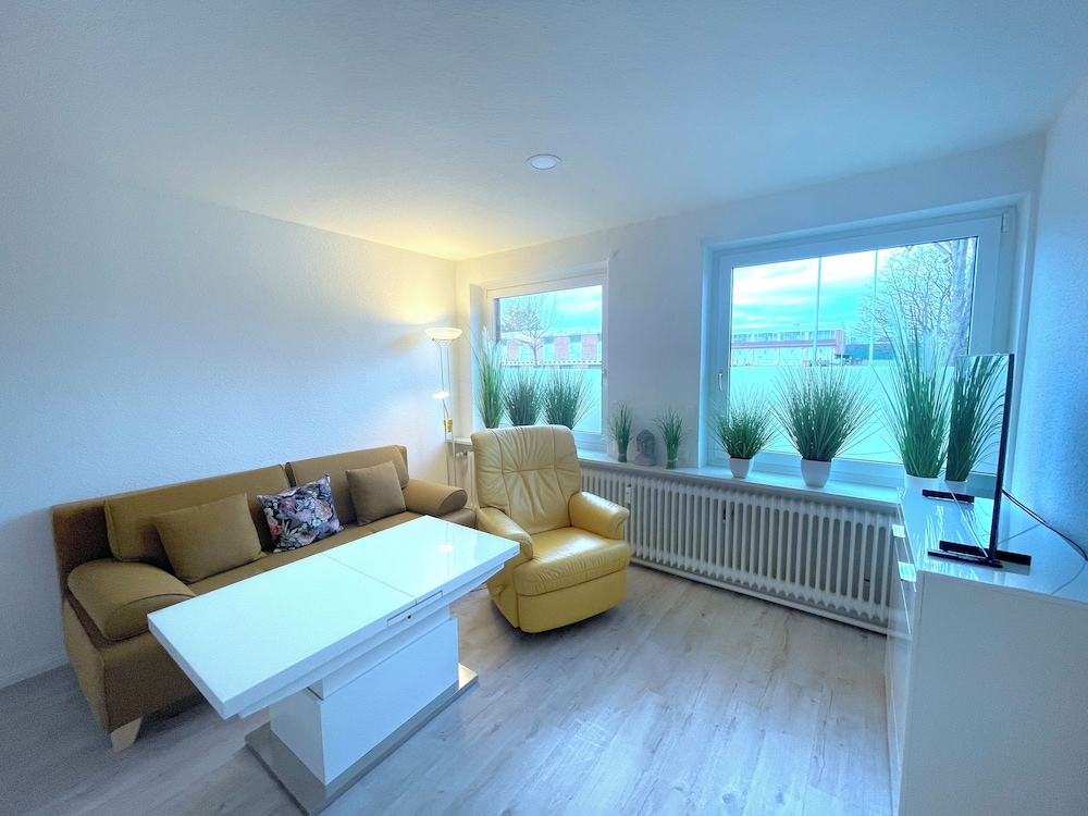 Deluxe Studio Suite, 1 Queen Bed with Sofa bed, Roll-in Shower, Ground Floor photo 1