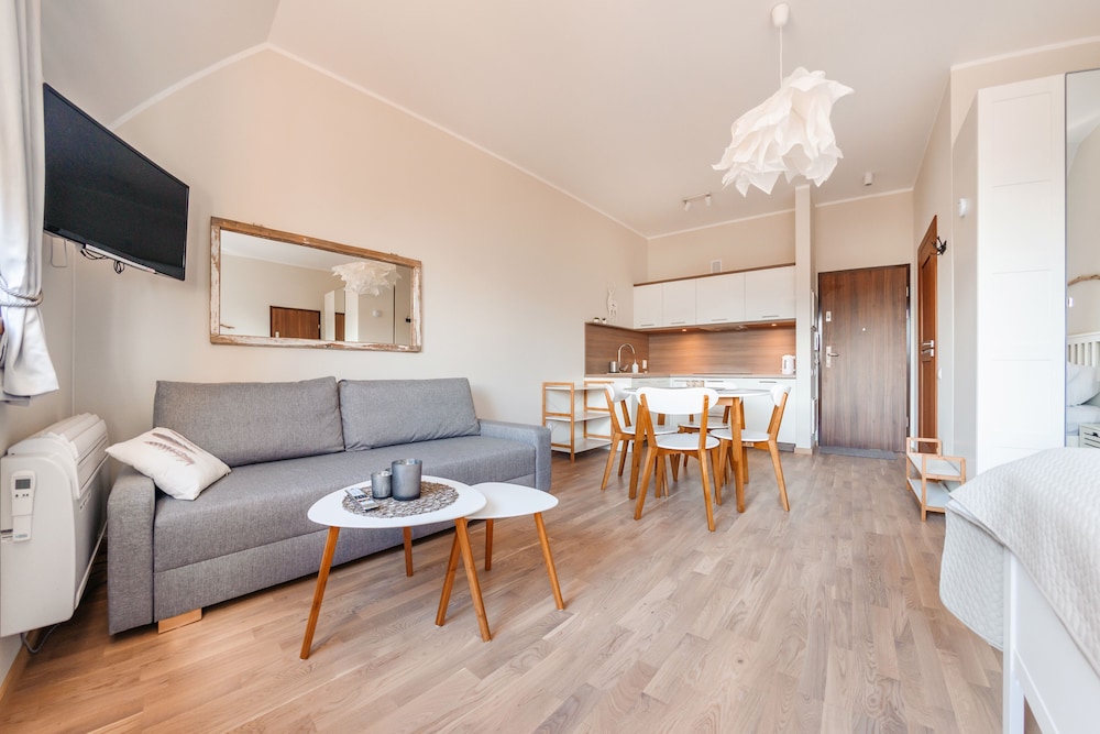 Apartment (32A, Orla Bialego 11)
