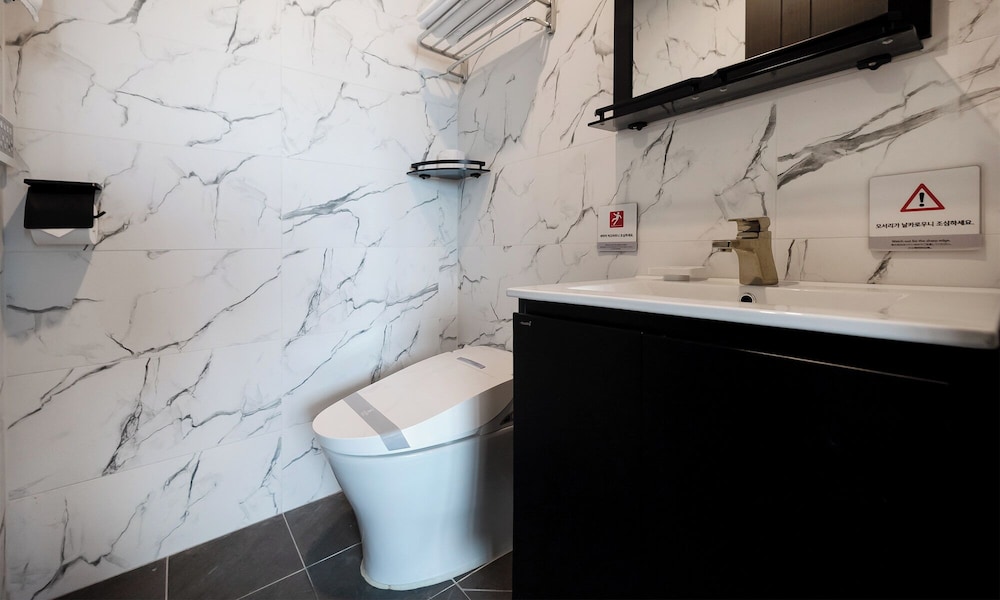 Suite - Photo 12
