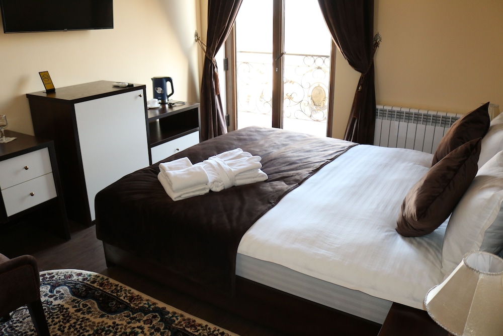 Standard Double Room, 1 King Bed - Photo 4