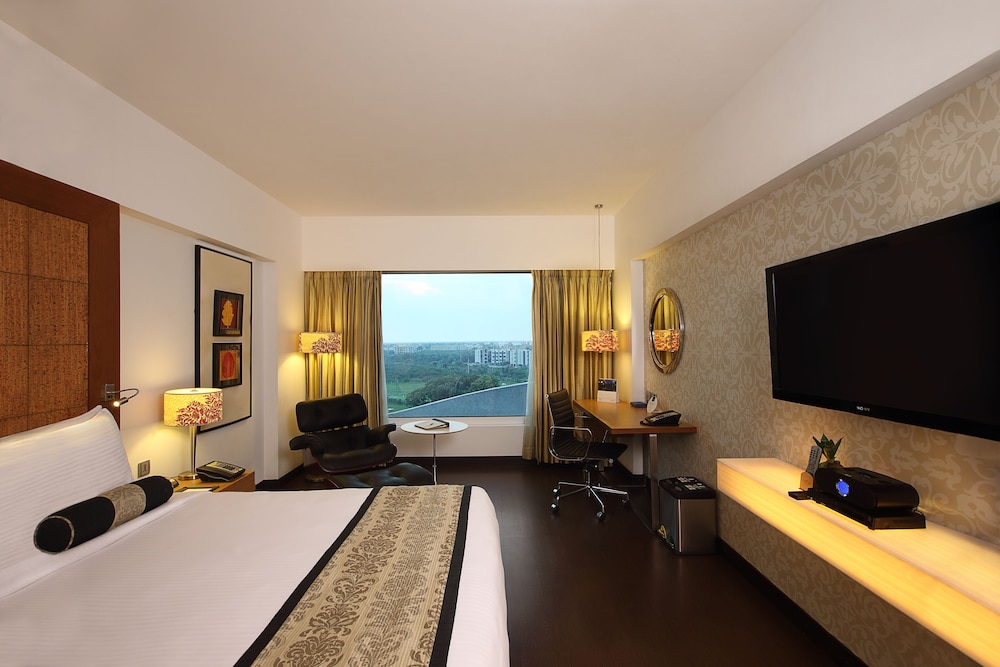 Club Room, 1 Queen Bed, City View (Fortune Club Room) - Photo 5