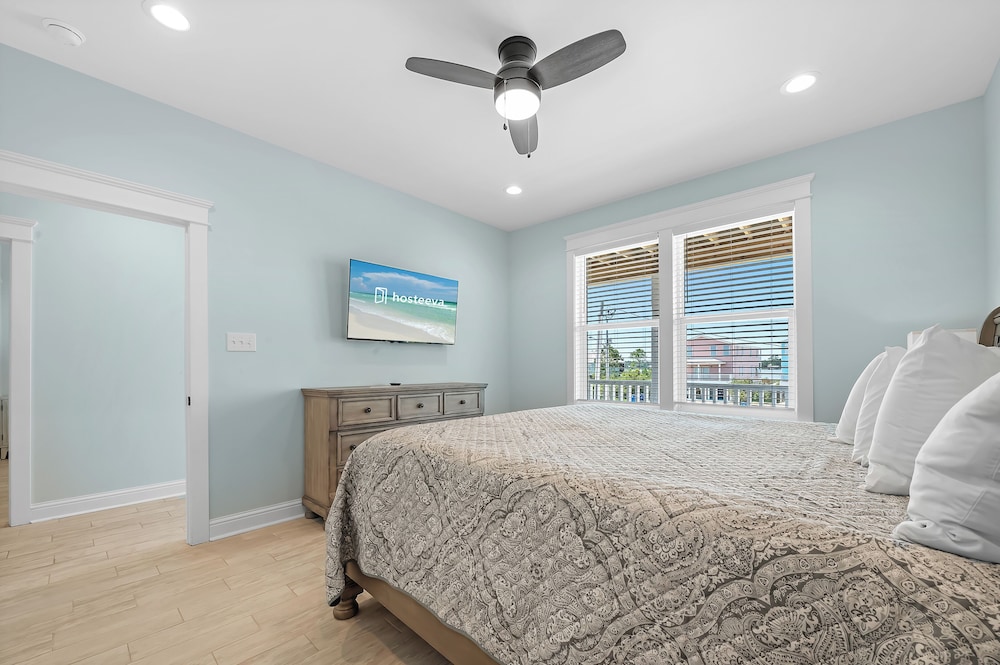 Signature House, 6 Bedrooms, Private Pool, Beachside