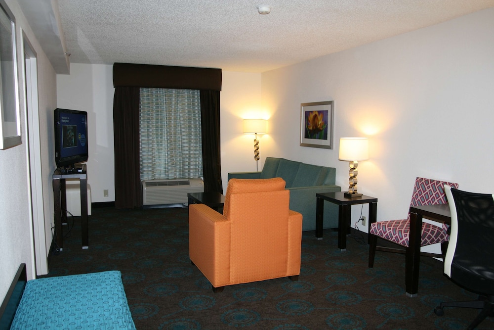 Room, 1 King Bed, Accessible - Photo 2
