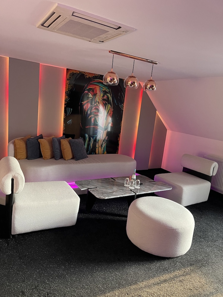 Deluxe Suite photo 2