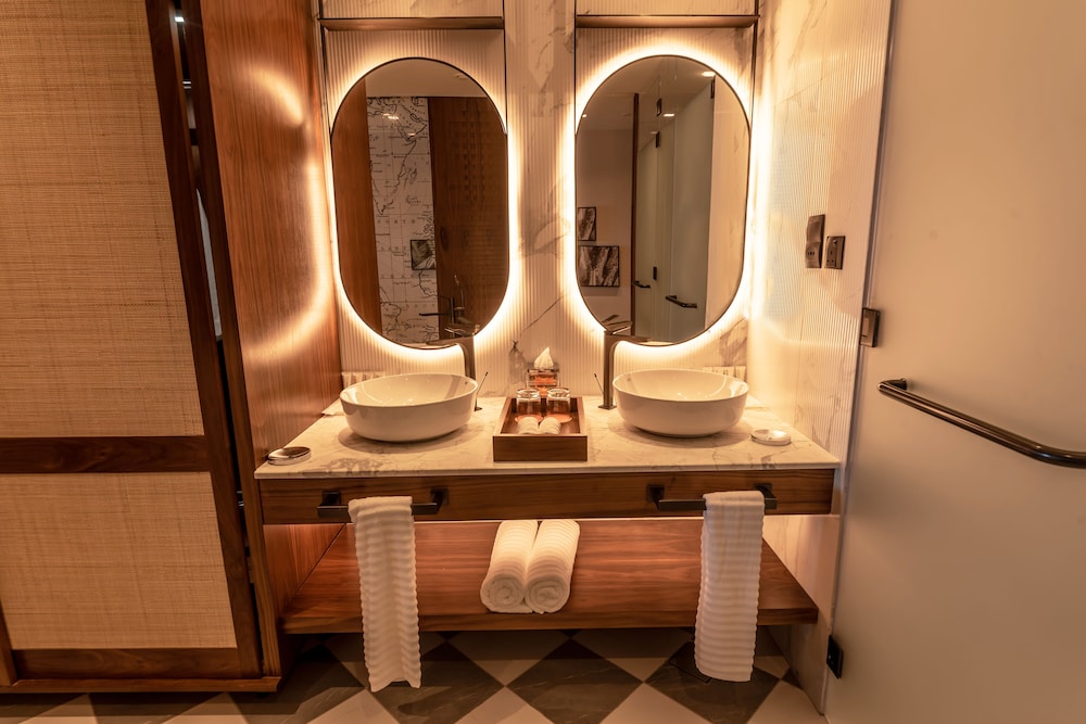 Romantic Suite, 1 King Bed, Ocean View - Photo 7