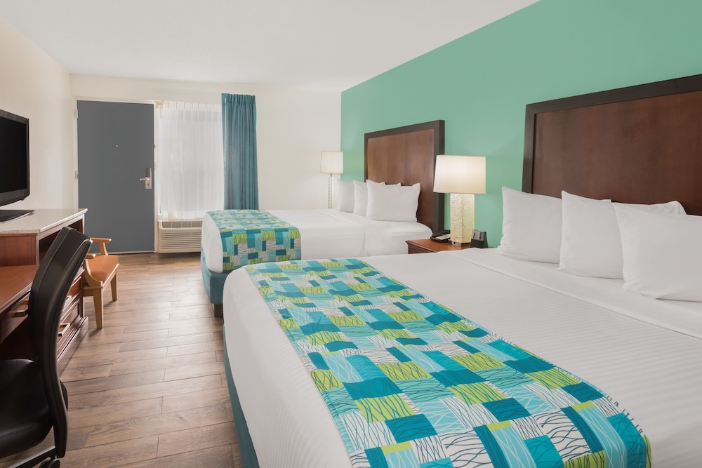 Basic Room, 2 Queen Beds, Ground Floor - Photo 2