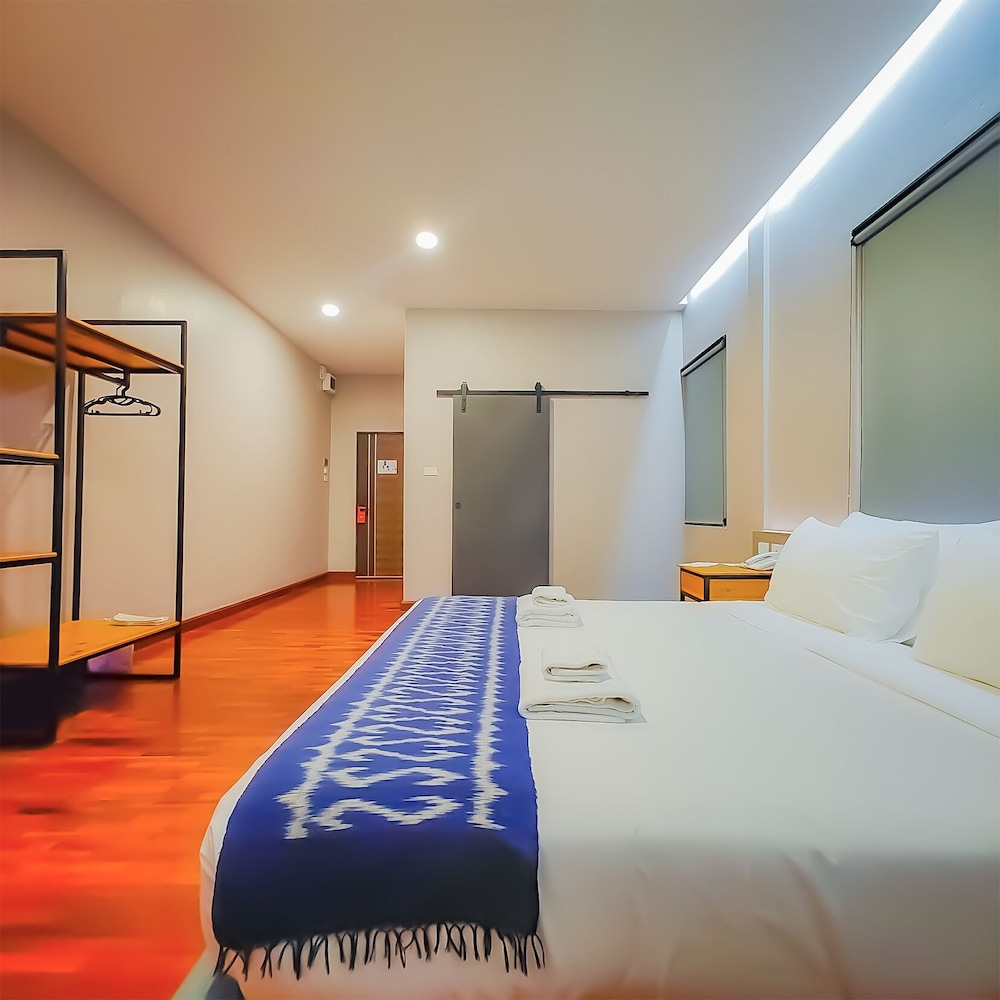 Deluxe Double or Twin Room - Photo 11