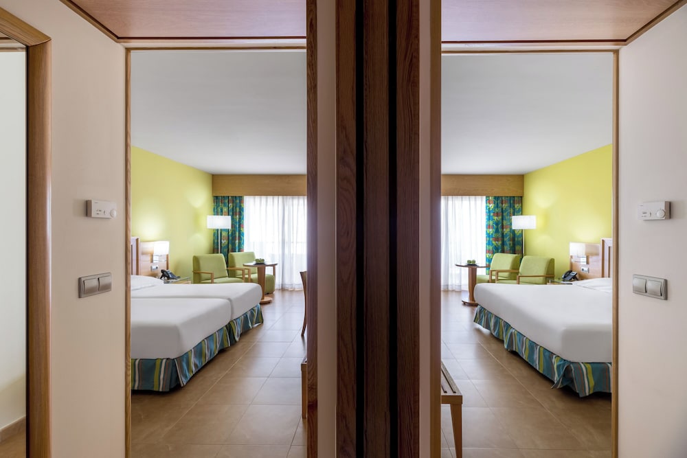 Superior Room, Multiple Bedrooms, Connecting Rooms (Family 3 adults + 2 children) photo 3
