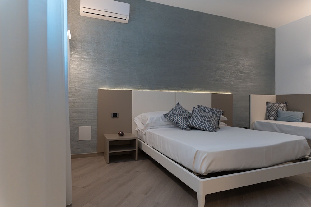 Deluxe Triple Room, Pool View