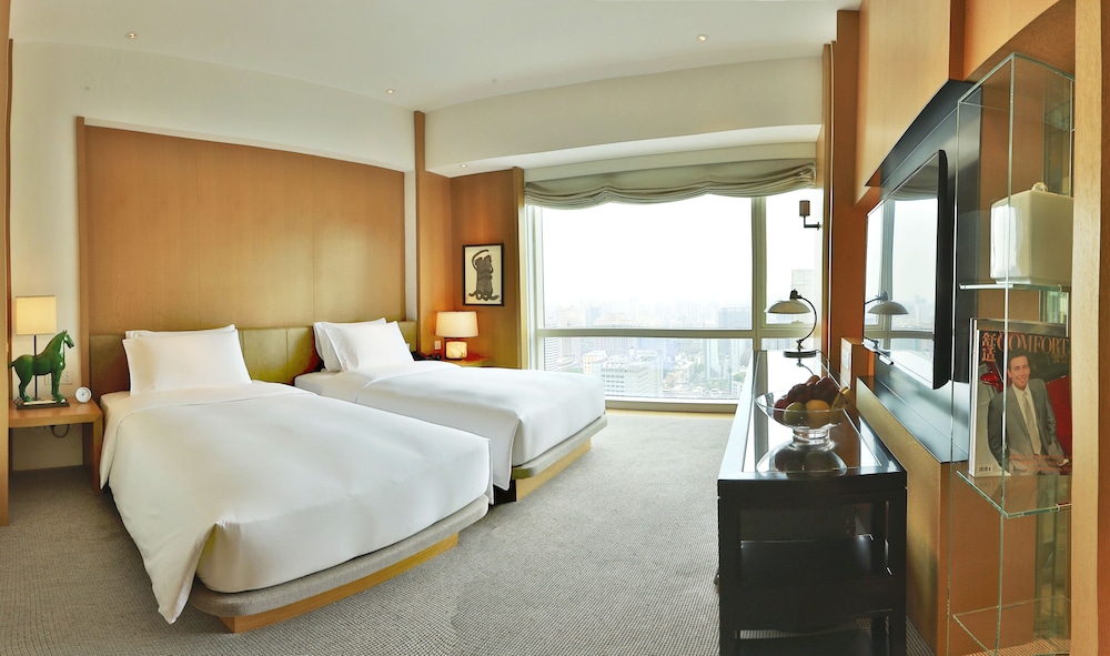 2 Twin Beds with Club Access photo 2