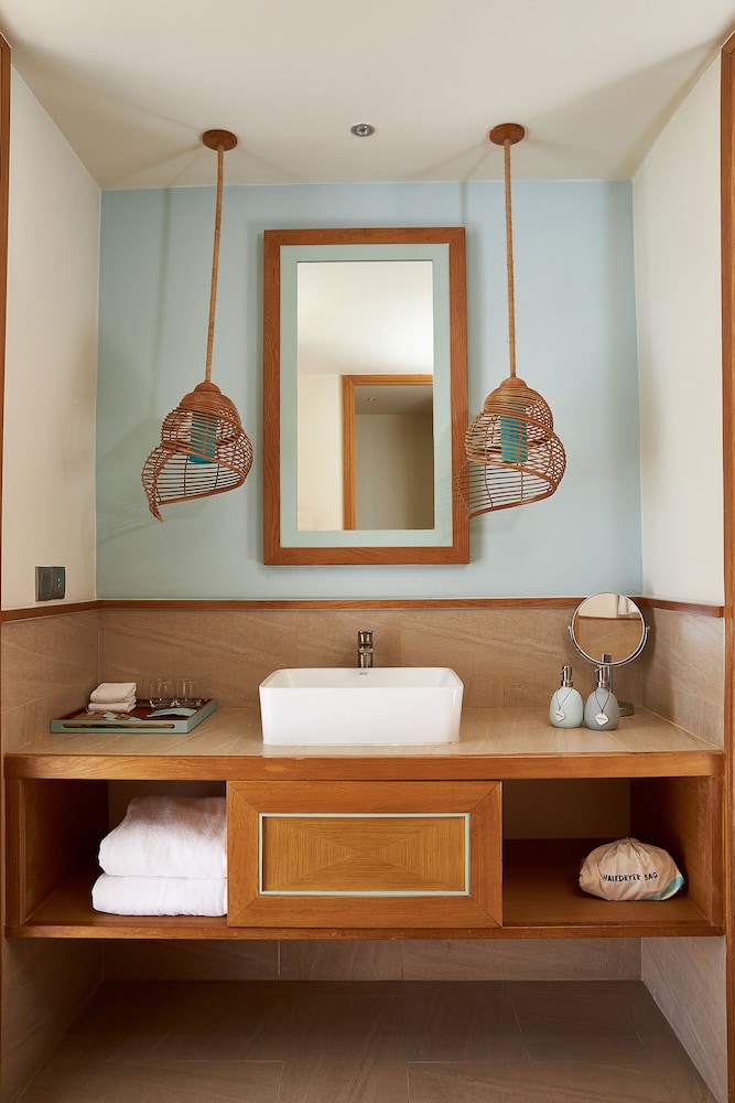Fusion Suite Twin Bed Sea View photo 2