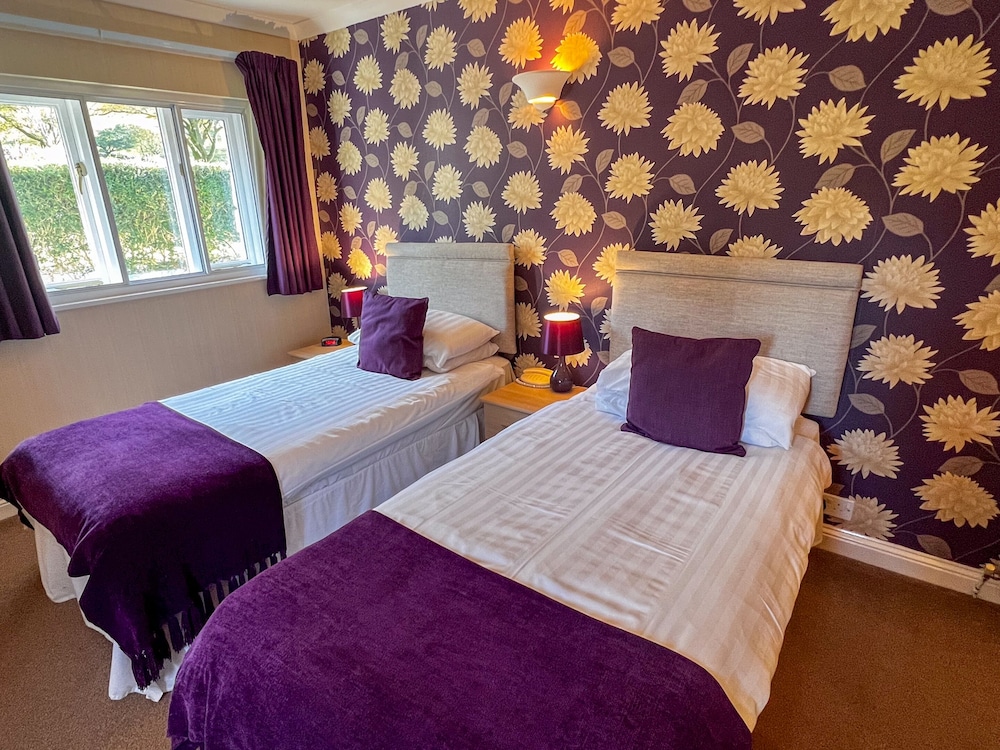 Twin Room, Ensuite photo 2