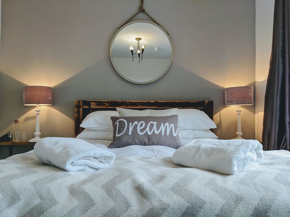 Double Room (Room 3 No pets) photo 1