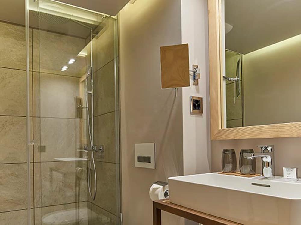 Economy Twin Room (1, MI - TWIN) photo 3