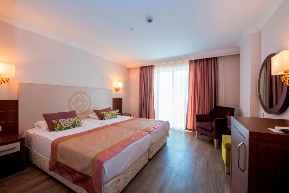 Standard Double or Twin Room (Adults Only) photo 2