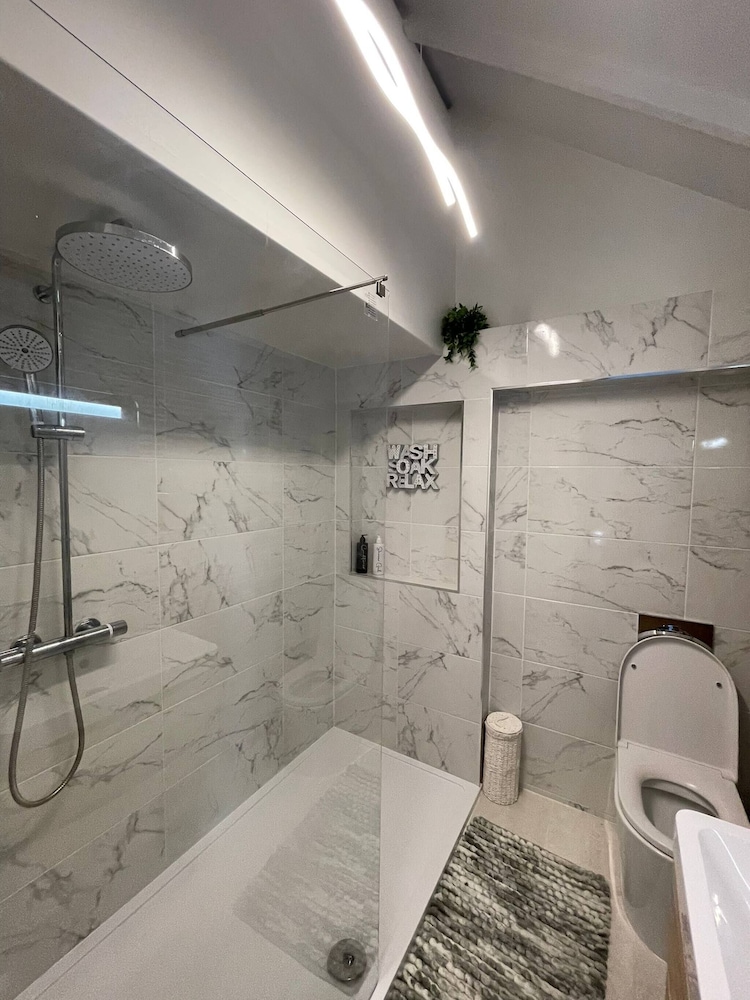 Staysolihull, Large Spacious Corner House,, 사진 18