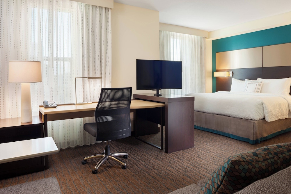 Studio King Room with Sofa Bed and Roll-In Shower - Mobility/Hearing Accessible