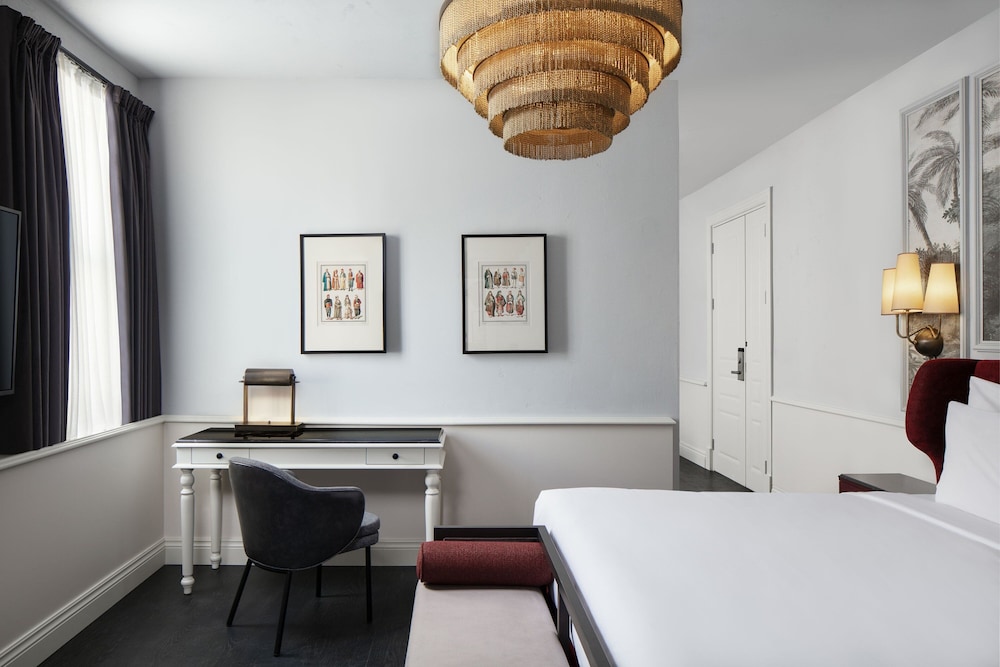 Suite, 1 King Bed with Sofa bed, Non Smoking