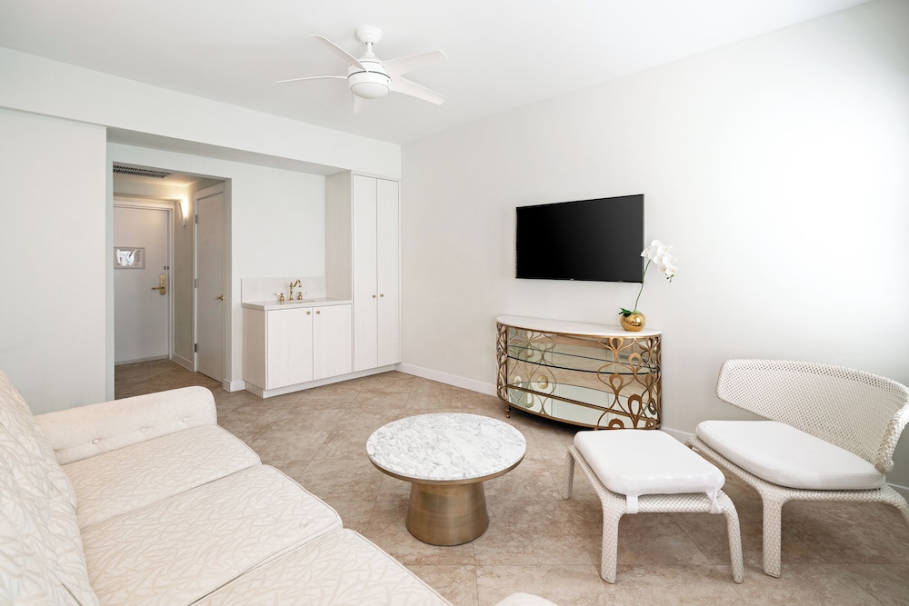 Suite, 1 King Bed with Sofa bed, Mobility Accessible (Partial Ocean) - Photo 5
