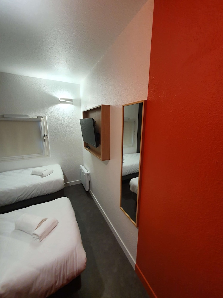 Standard Room, 2 Twin Beds - Photo 5
