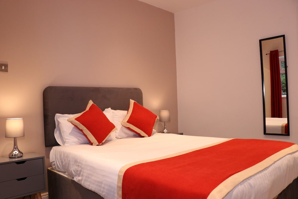 Deluxe Double Room, Ensuite - Photo 9