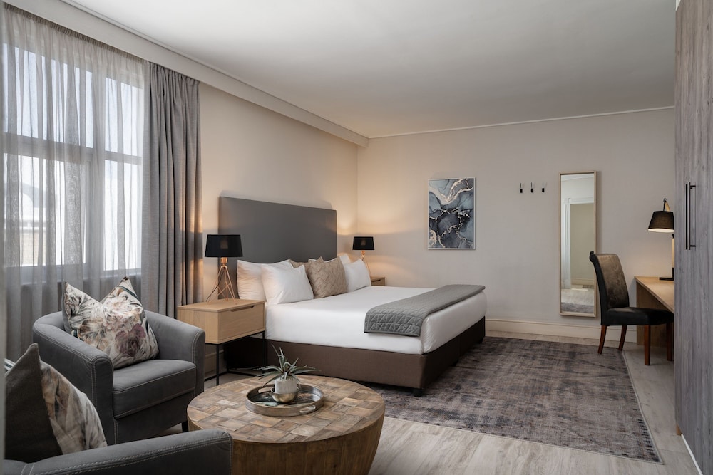 Suite, 1 King Bed photo 2