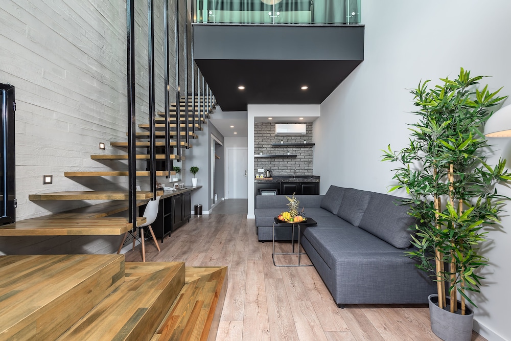 Superior Loft Family Room (2 Bathroom)