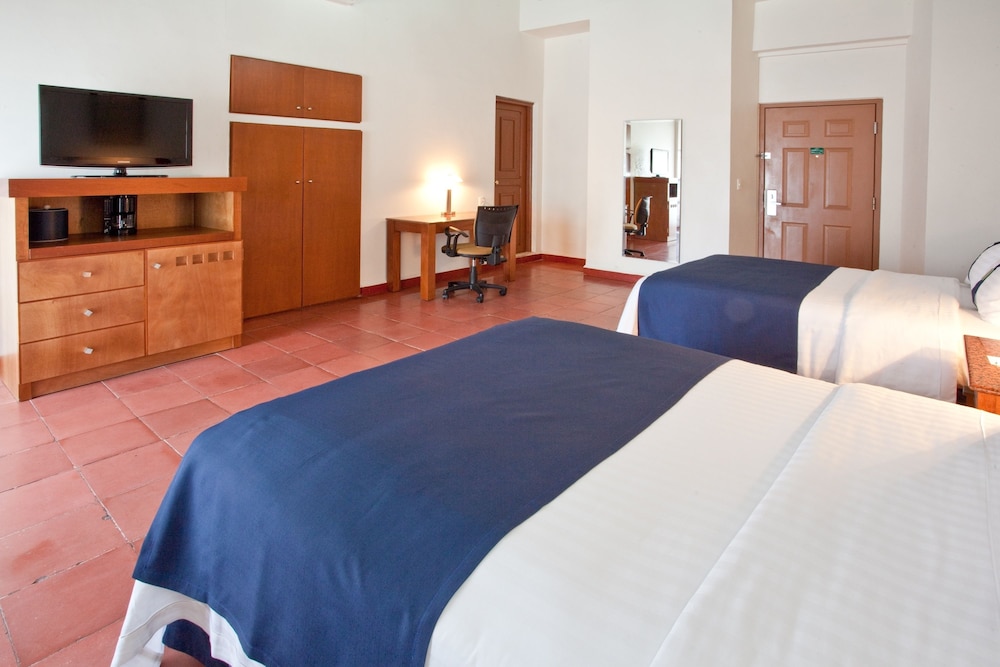Standard Room, 2 Double Beds - Photo 4