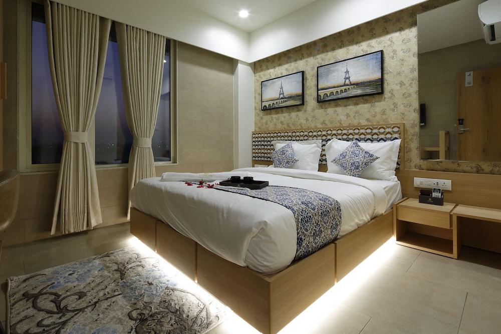 Gold Room - Photo 1