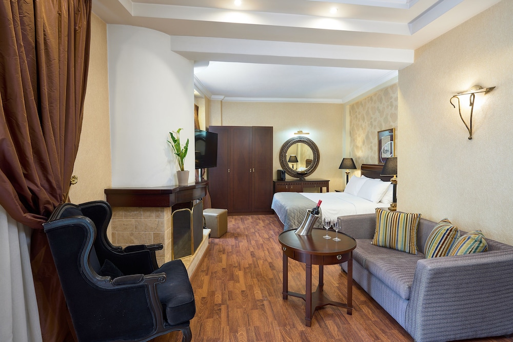 Junior Suite, Fireplace