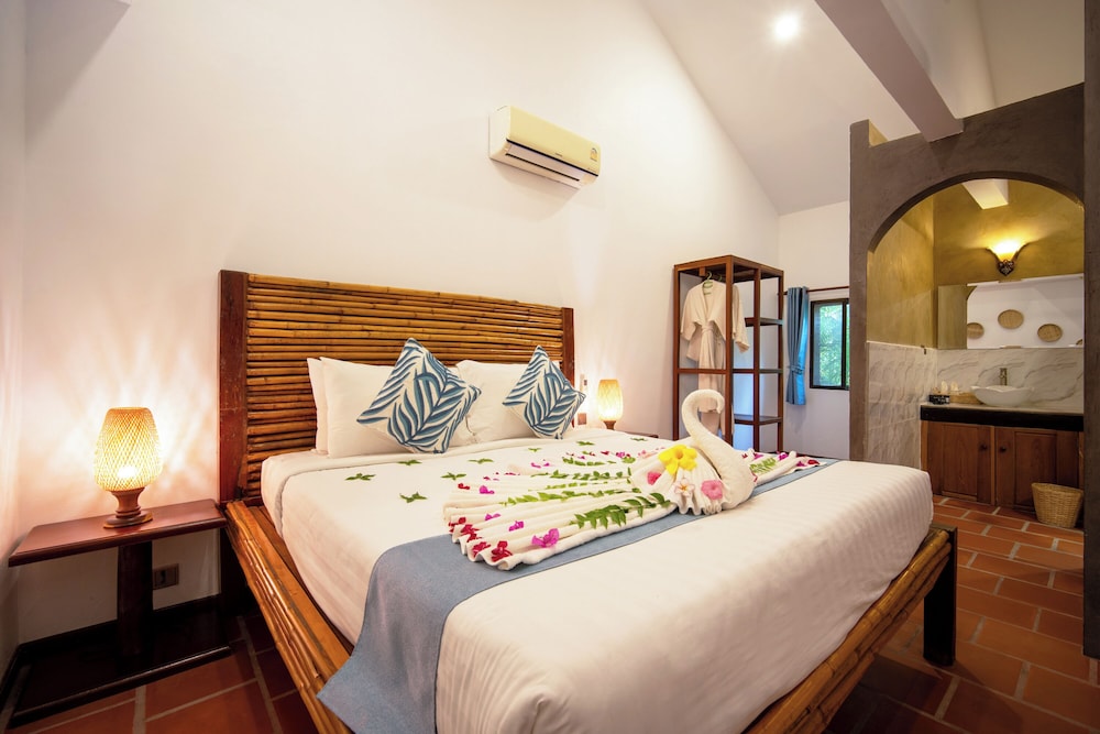 Family Villa, 3 Bedrooms, Private Pool - Photo 3