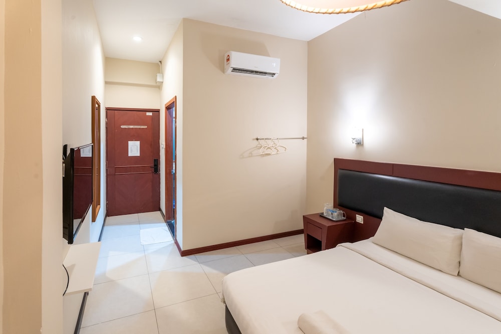 Standard Room, 1 Queen Bed - Photo 5