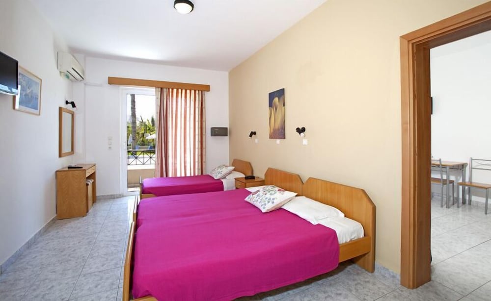 Studio (3 adults)