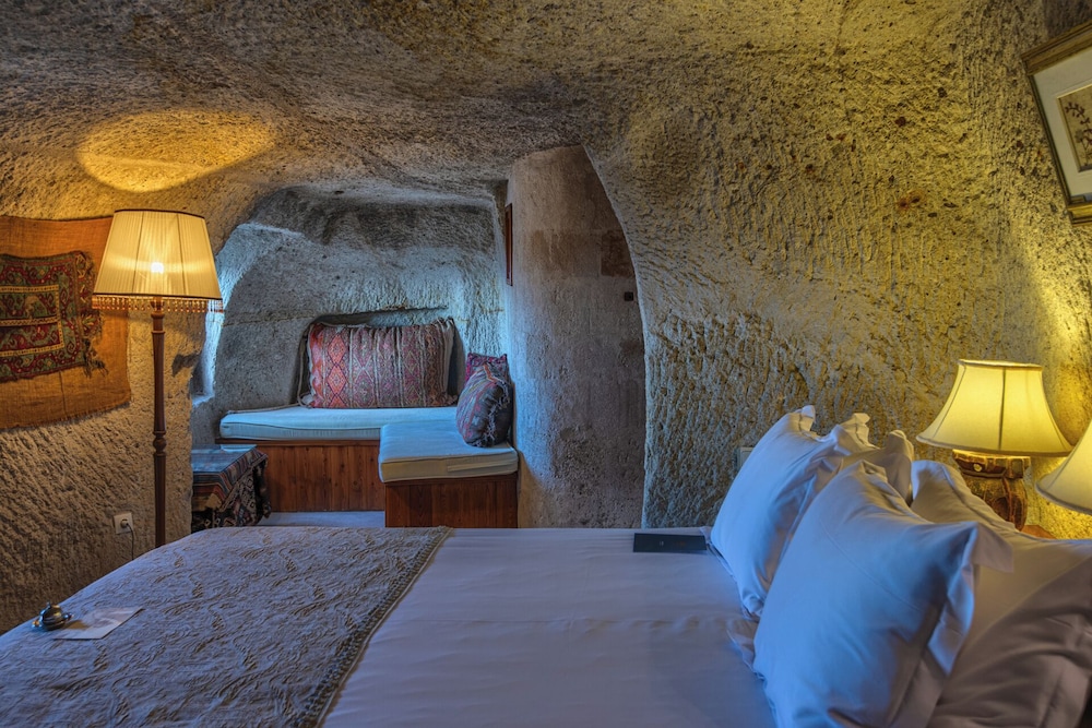 Deluxe Room - Photo 10