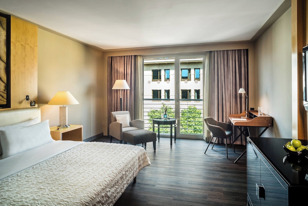 Deluxe Room, 1 King Bed photo 1