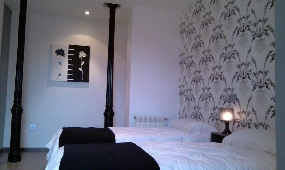 Standard Room, 1 Double Bed, Private Bathroom - Photo 4