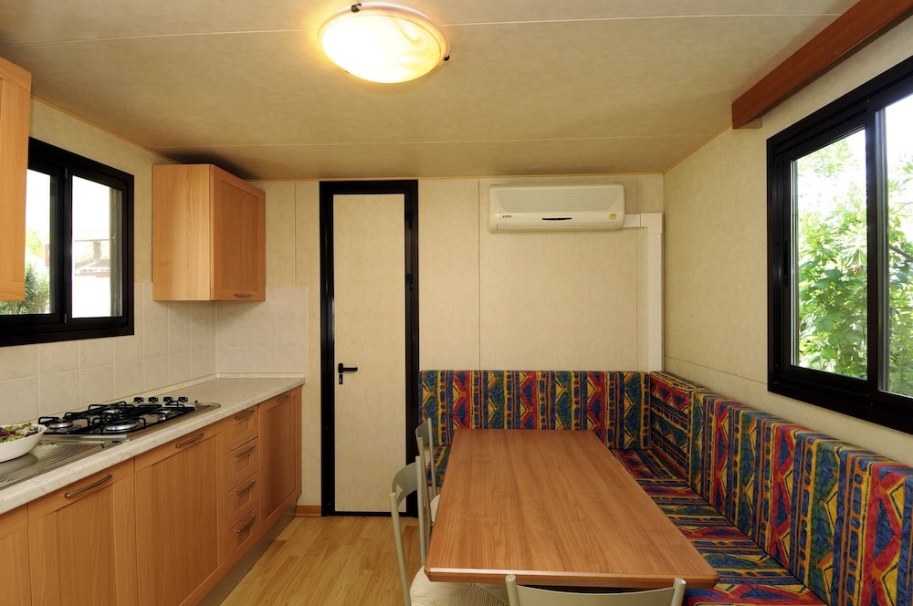 Mobile Home photo 3