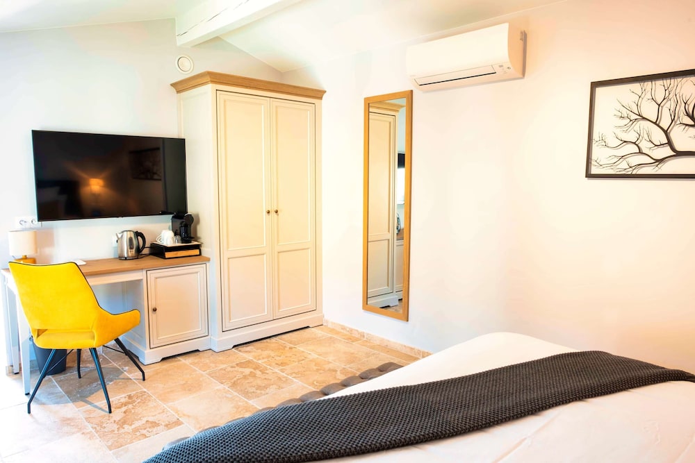 Standard Room photo 3