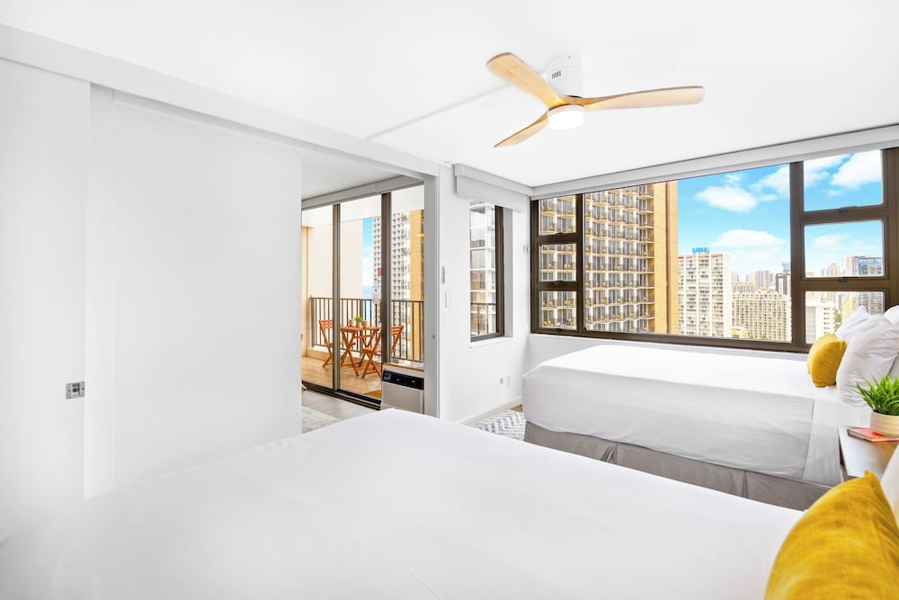 High Floor Ocean View Condo w/ 2 Beds and Parking: Design Apartment, 1 Bedroom, Balcony, Partial Ocean View (0094) photo