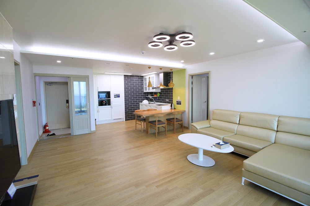 Condo, Ocean View (47 Pyeong) photo 3