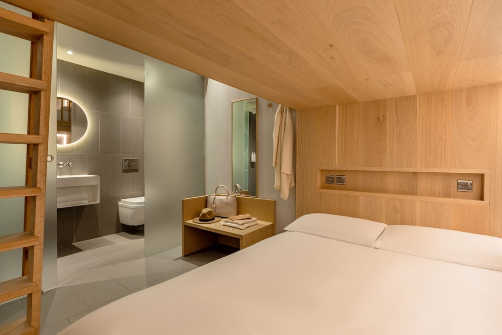 Cocoon 4 photo 3