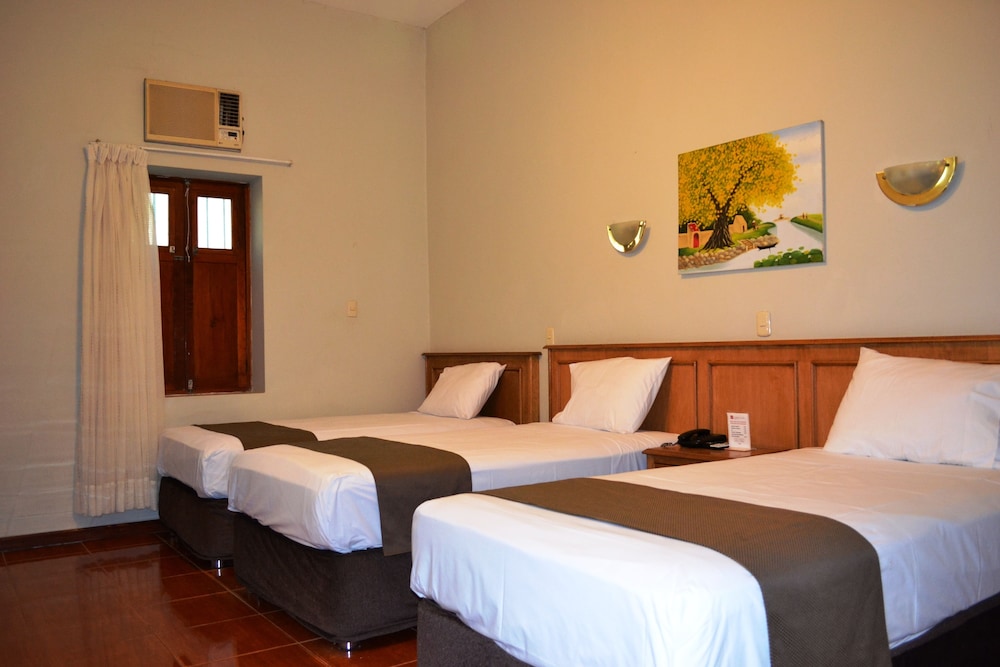 Triple Room, 1 Bedroom photo 2