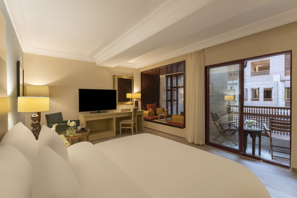 Classic Room, 1 King Bed - Photo 11
