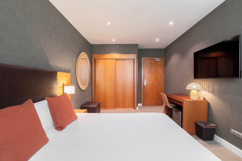 Standard Double or Twin Room - Photo 8